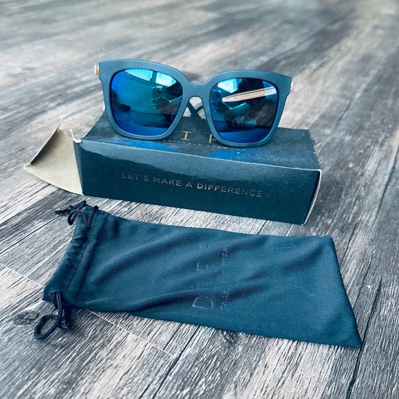 Diff Eyewear Accessories Diff Eyewear Blue Sunglasses Poshmark